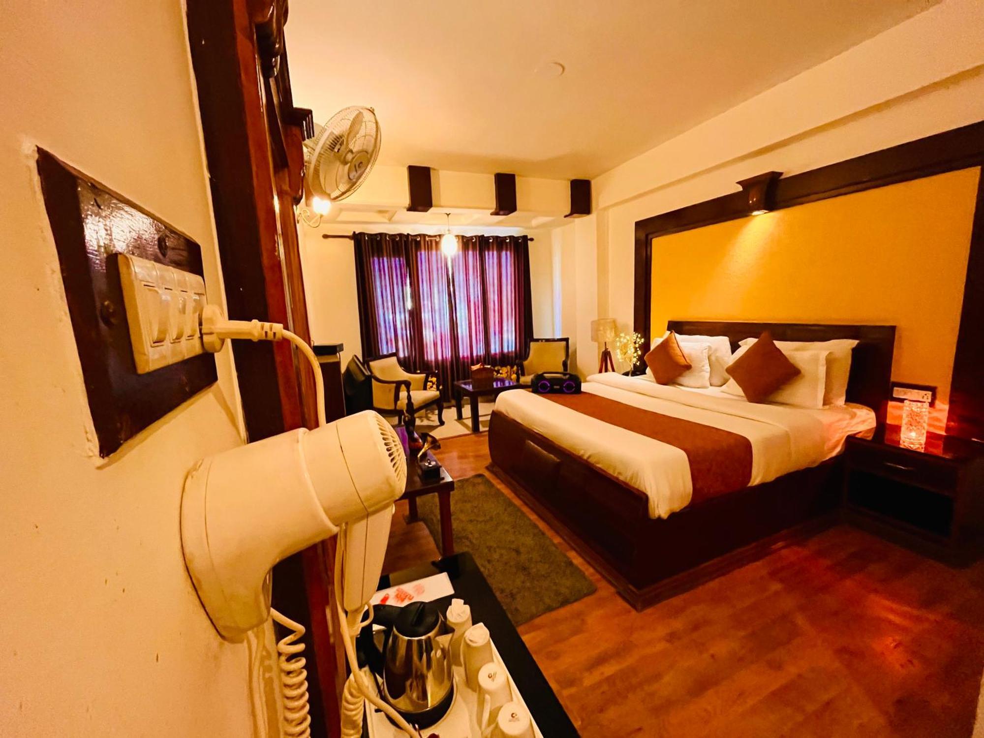 Hotel Midtown Manali Extérieur photo