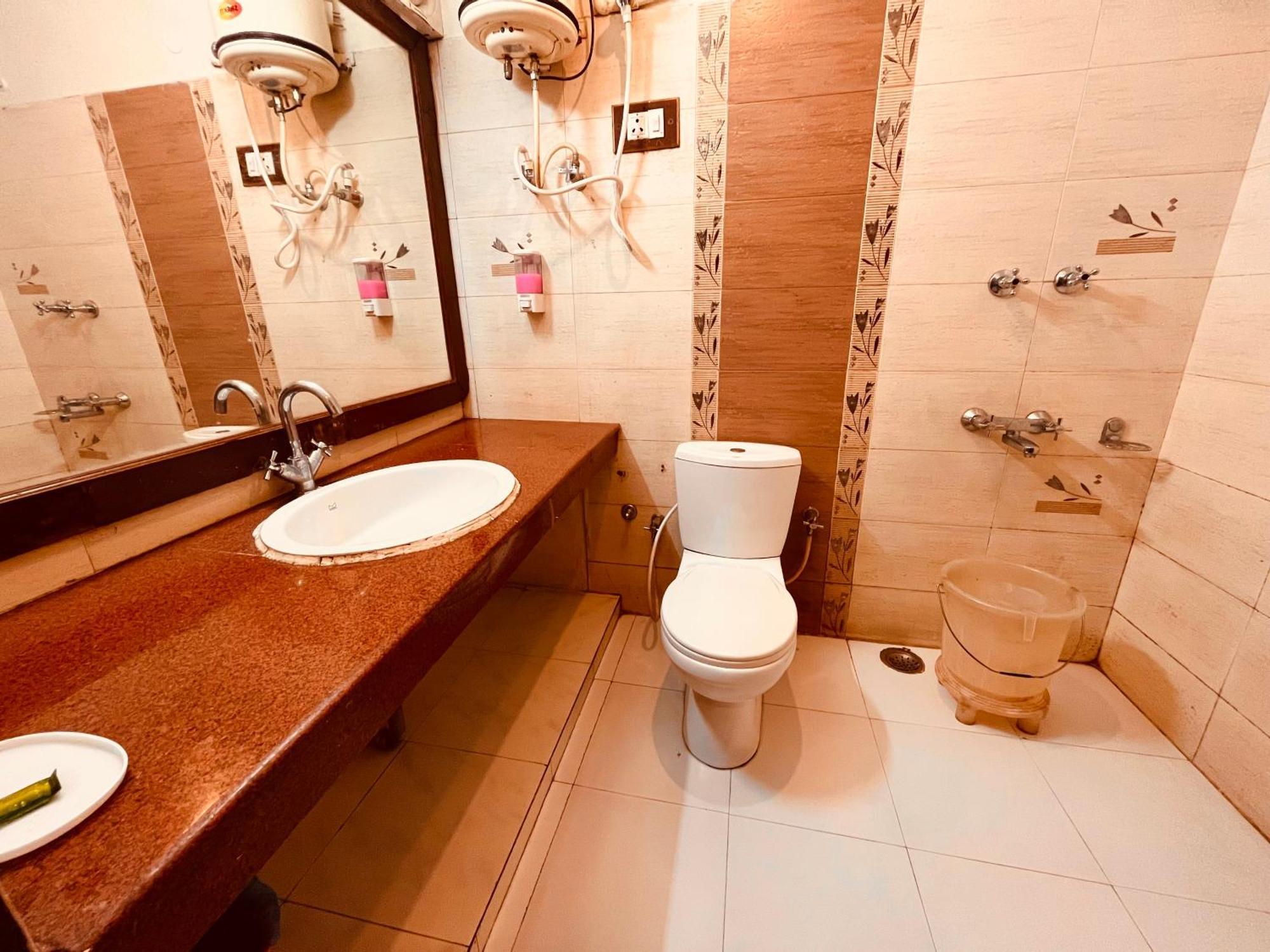 Hotel Midtown Manali Extérieur photo